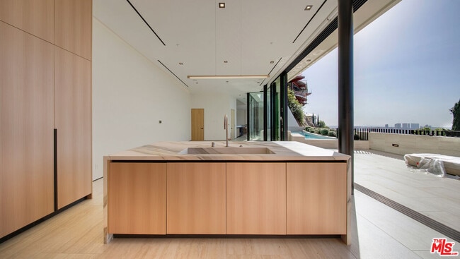 Building Photo - 8765 Hollywood Blvd