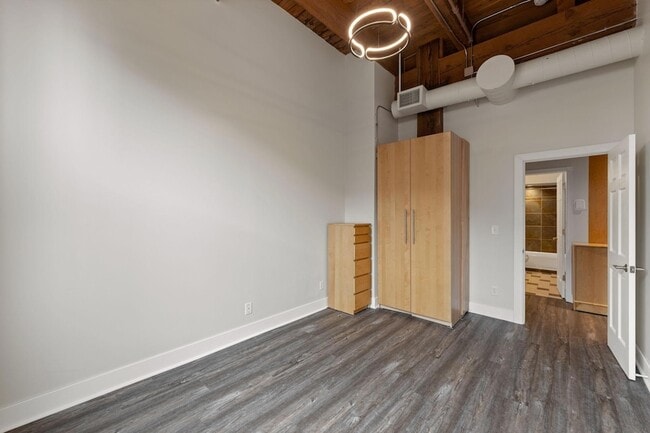 Building Photo - 400 N 1st St