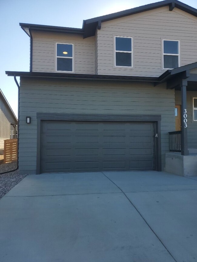 Building Photo - Exquisite 3 Bed 2.5 Bath Single Family Home