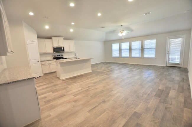 Building Photo - FOR LEASE! Super Nice 4 BR - 2 BA Brick Ho...