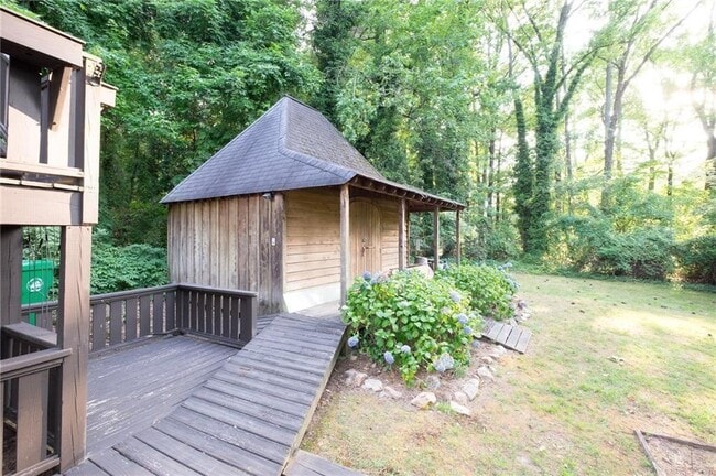 Building Photo - 776 Valley Brook Rd
