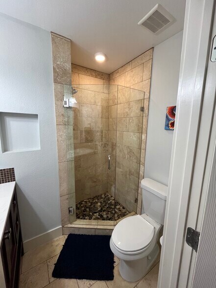 Master shower. - 909 Reinli St
