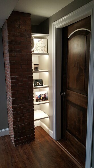 Building Photo - 370 N State St