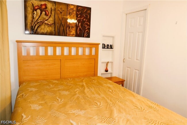 Building Photo - 21380 Edgewater Dr