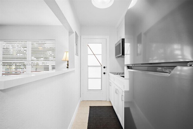 Building Photo - 9241 Collins Ave