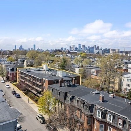 Building Photo - 879 E 4th St