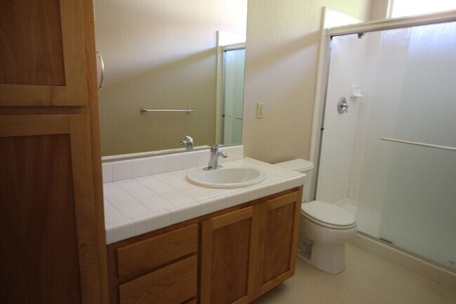 Building Photo - 4 Bedroom Home in Cloverdale