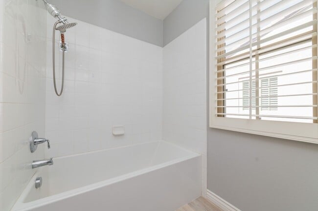 Building Photo - 3BD/2.5BA/2Garage Two Story upgraded End Unit Condo Woodbury Irvine $4800