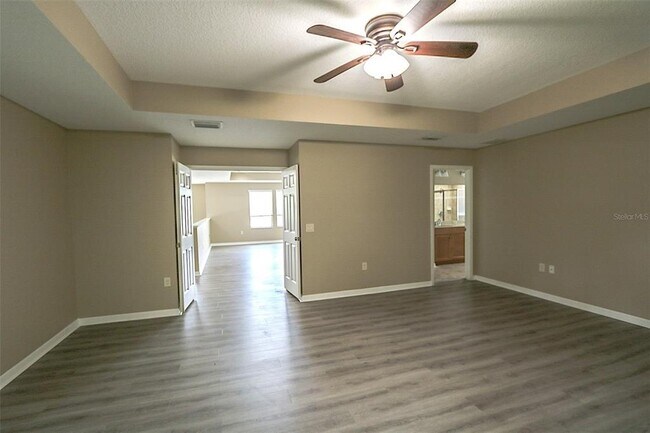Building Photo - 1208 Oakcrest Dr
