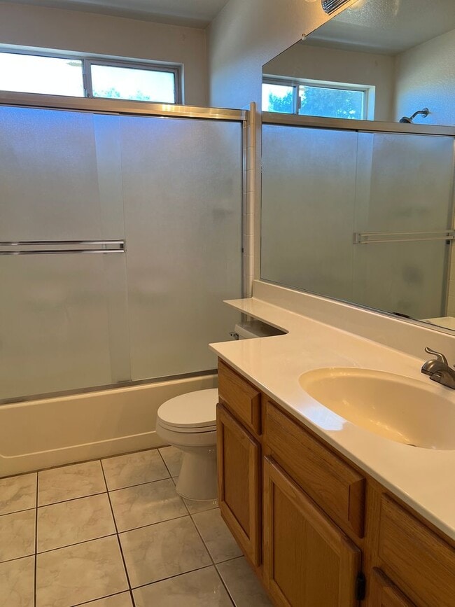 Building Photo - LOVELY 4 BEDROOM HOME IN LAGUNA CREEK!