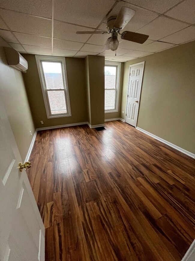 Building Photo - 829 S Main St