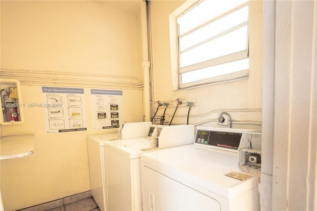 Building Photo - 1551 NE Miami Gardens Dr