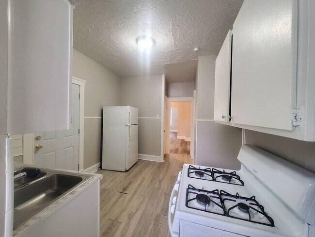 Building Photo - 3586 W 69th St