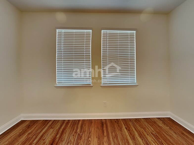 Building Photo - 6086 Little Blf Cir