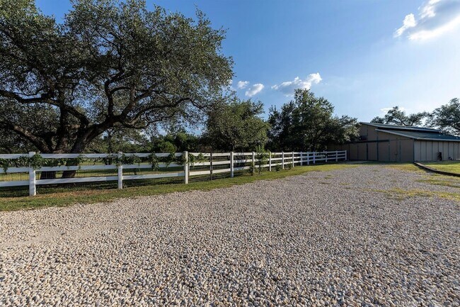 Building Photo - 704 Ridgmar Rd