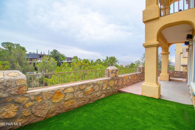 Building Photo - 4744 Excalibur Dr