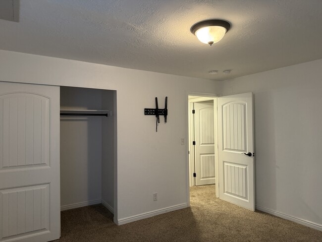 Building Photo - 7691 Willow Walk Ln