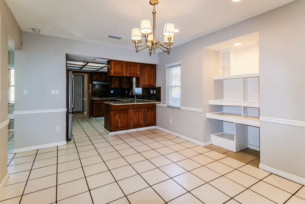 Building Photo - 15640 Little Ranch Rd