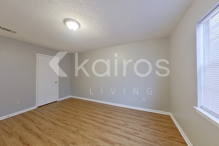 Building Photo - 5721 Old Hickory Rd