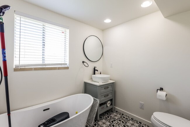 Building Photo - Coming soon 3 Bedroom/2 Bathroom Taylorsvi...