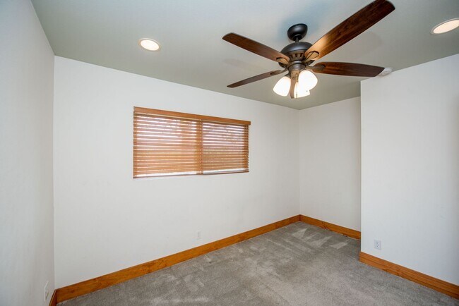 Building Photo - 3 Bedroom Single Family Home in the Brea-O...