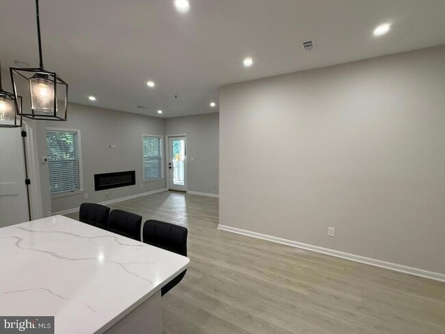 Building Photo - 1716 Lake Shore Crest Dr