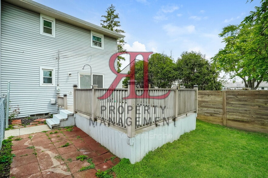 Building Photo - 3501 Woodlawn Ave