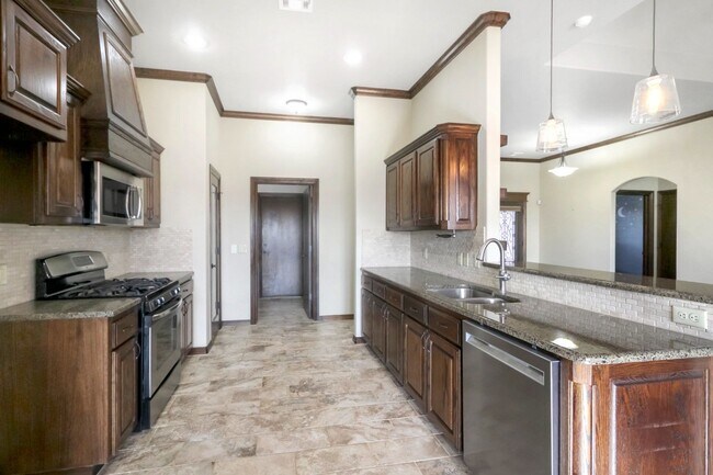 Building Photo - Beautiful 3 bed+office, 2 bath, 2 car Home located in The Grove