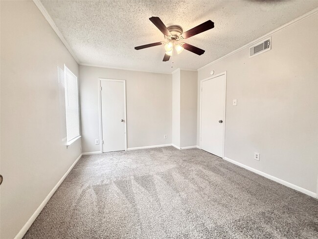 Building Photo - 3902 Mandell St