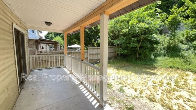 Building Photo - 303 Lexington Ct