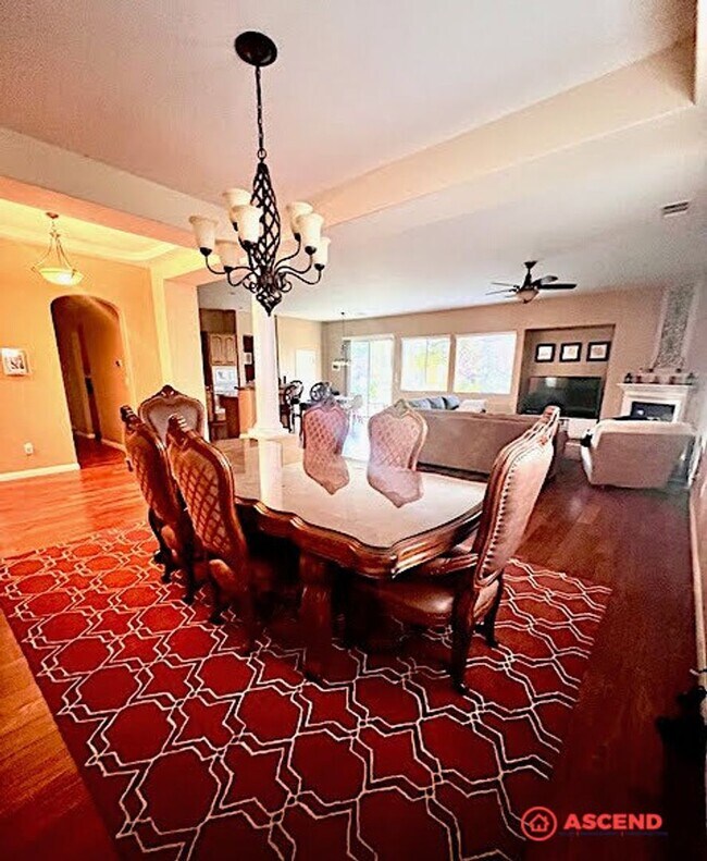 Building Photo - Beautiful Home in the Northwest!