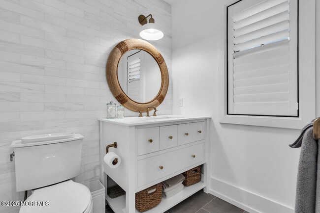 Building Photo - 802 1st Ave