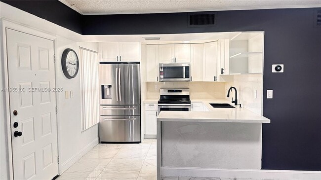 Building Photo - 1086 N Hiatus Rd