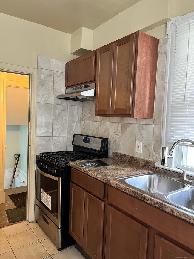 Building Photo - 308 Edgewood St