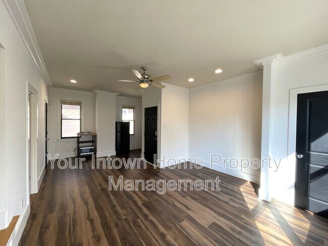 Building Photo - 1867 Gordon Manor NE