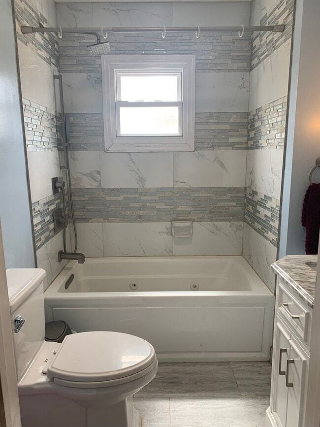 Building Photo - Terrific 4 Bed/1 Bath Home in Elmont!