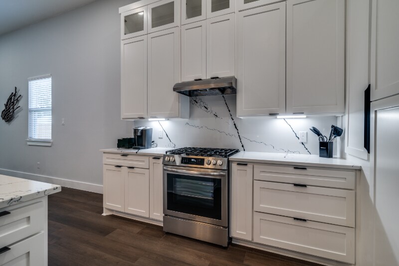 Building Photo - 1010 W Avenue F