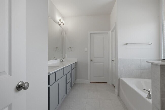 Building Photo - 1224 Redcoat Dr