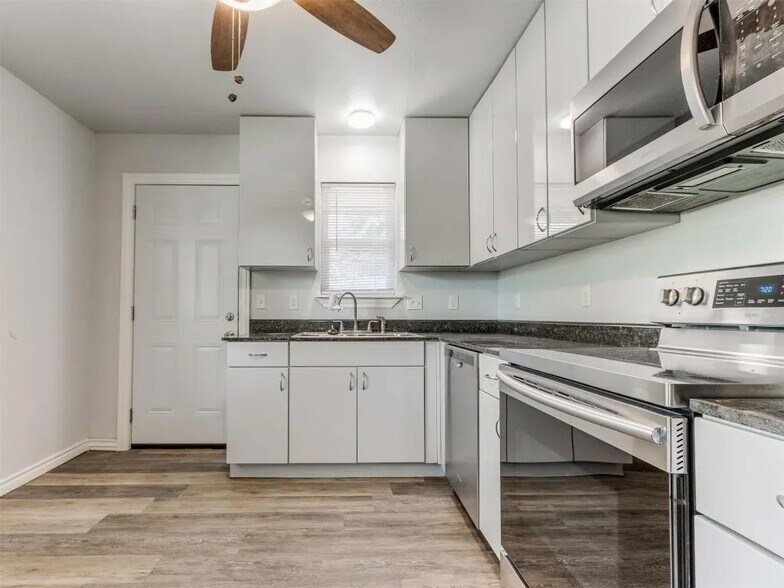 Building Photo - 1528 Avondale Dr