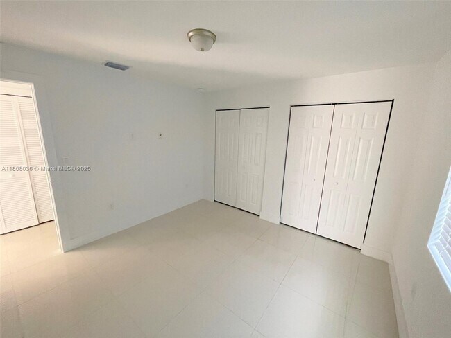 Building Photo - 14620 SW 104th Ave