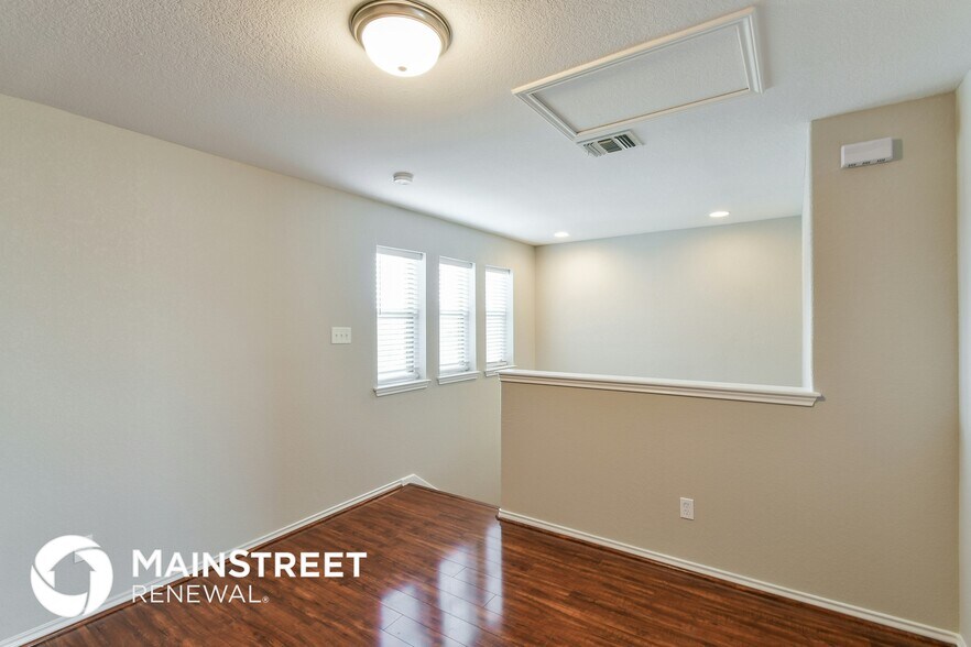Building Photo - 2327 Cats Paw View