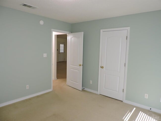 Building Photo - 5626 Rosebay St