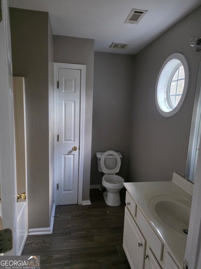 Building Photo - 180 Brookview Dr