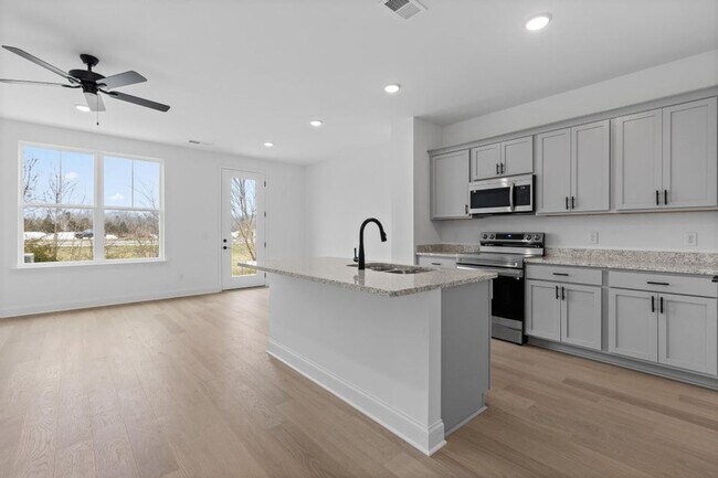 Building Photo - Beautiful 3-Bed Townhome at James Creek, Now Offering ONE MONTH FREE RENT!!!