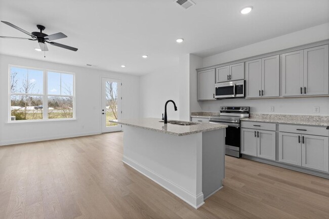 Building Photo - Beautiful 3-Bed Townhome at James Creek
