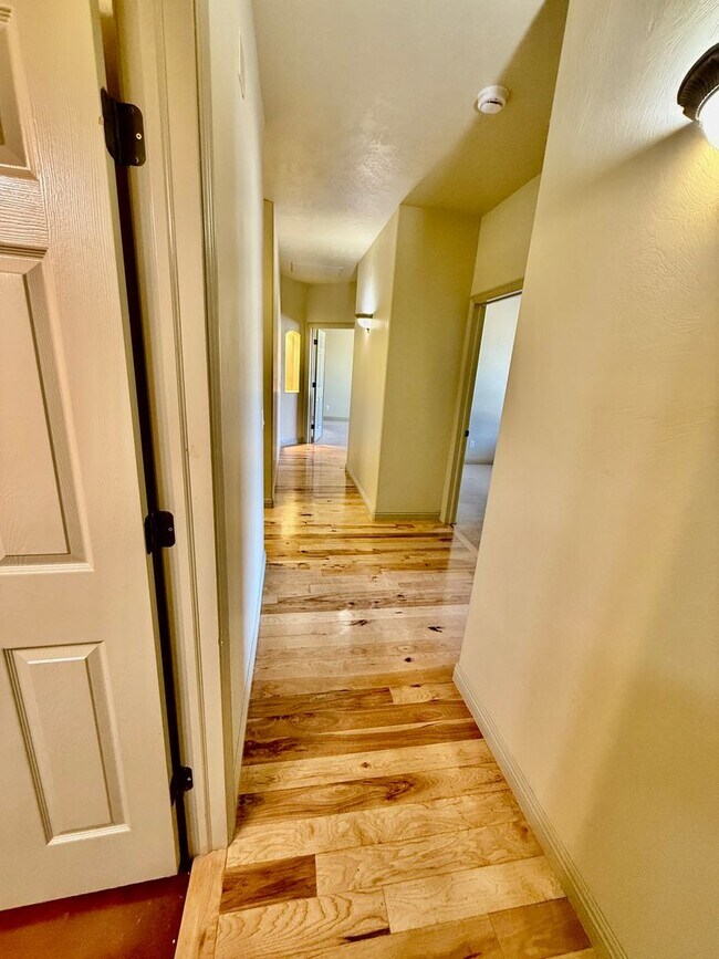 Building Photo - VIEWS in Toquerville Four Bedroom