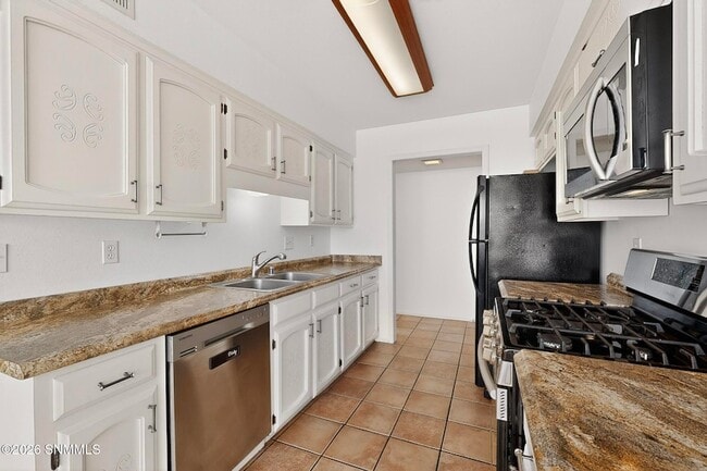 Building Photo - 8120 Ruidoso Rd NE