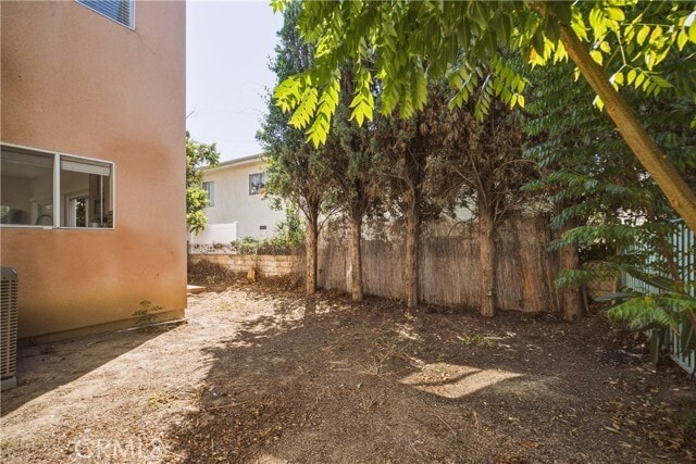 Building Photo - 10002 Reseda Blvd