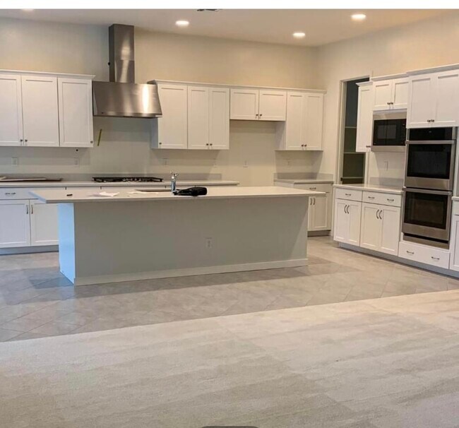 Upgraded kitchen package / quartz countertops/ double ovens / microwave/ large dining area to left - 1131 E Monte Way