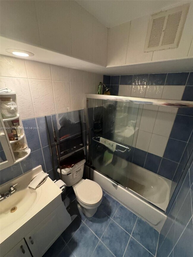 Building Photo - 270 Layne Blvd